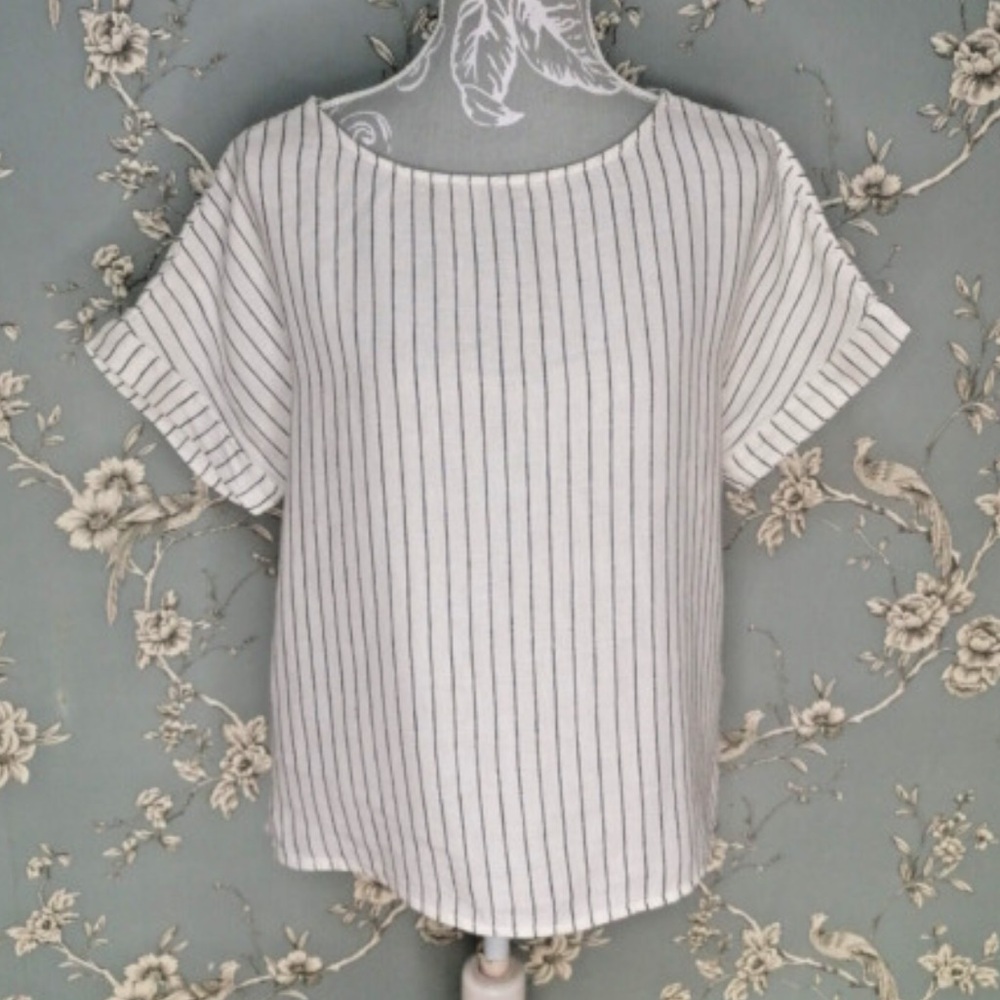 🌟3/$25 Rachel Zoe white and black striped linen loose blouse, button down back